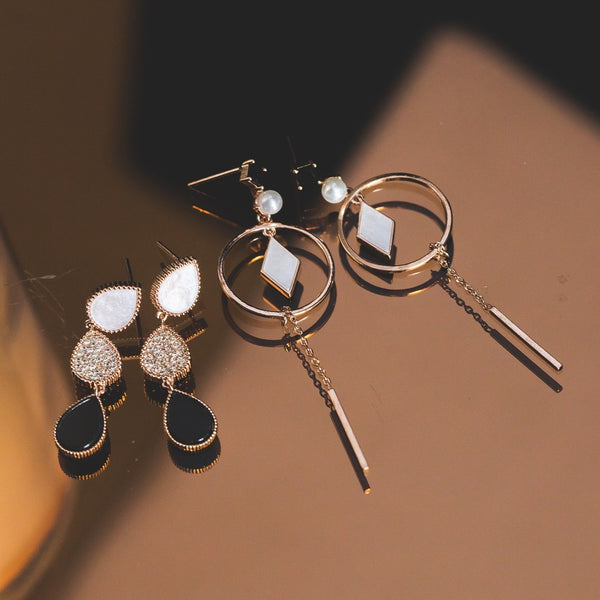 BE GEMMED EARRING - G106